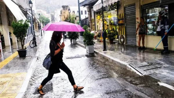 Καιρός – Τσατραφύλλιας: Βαρομετρικό χαμηλό φέρνει πτώση της θερμοκρασίας, ισχυρές καταιγίδες και νοτιάδες για 48 ώρες – 33 βαθμούς Κελσίου στην Κρήτη