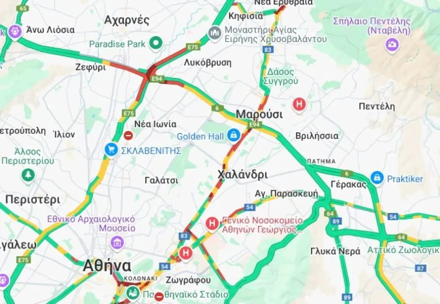 Σύγκρουση τριών οχημάτων και μηχανής στην Αττική Οδό - Μεγάλες καθυστερήσεις προς αεροδρόμιο