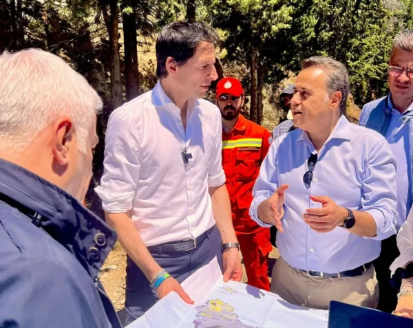 Σ. Παπασταύρου: Επισκέψεις μαζί με τον επίτροπο Βόπκε Χούκστρα σε Υμηττό και Ασπρόπυργο