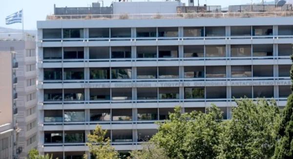Κυρ. Πιερρακάκης: Καλεί σε έγγραφες εξηγήσεις την Επιτροπή Ολυμπίων και Κληροδοτημάτων για το drone show στο Ζάππειο
