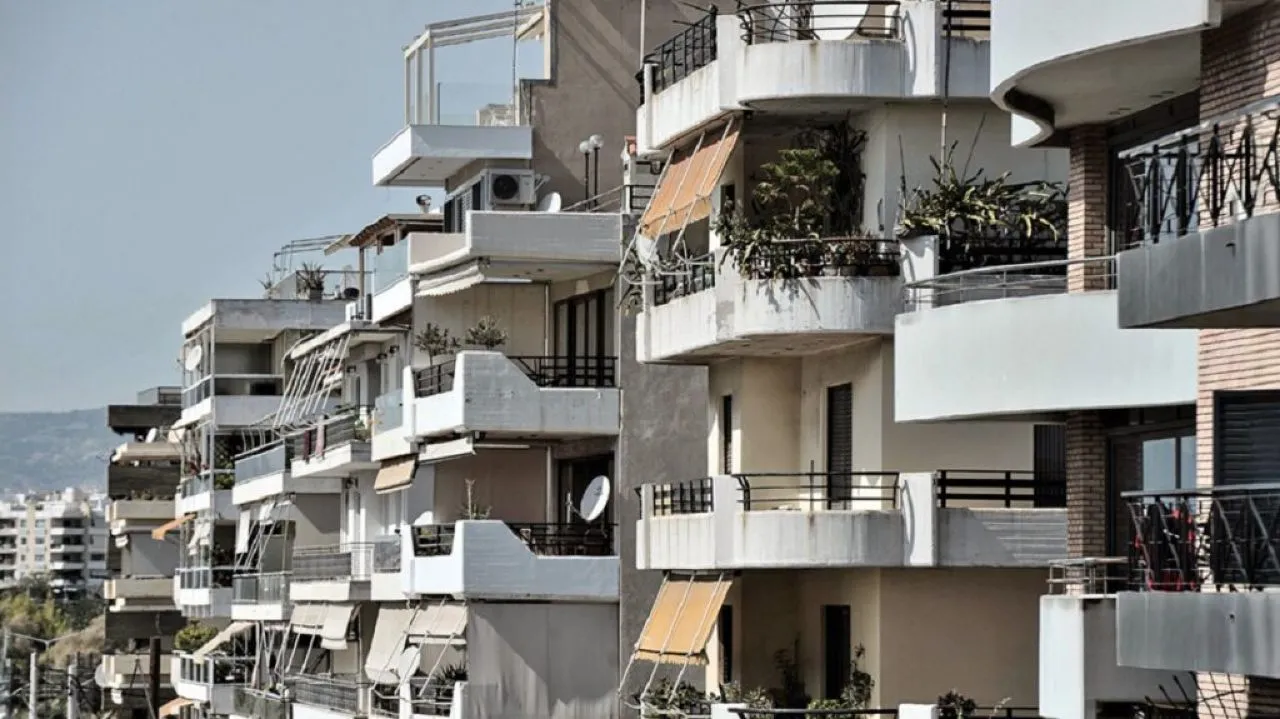 Στεγαστικό: Το σχέδιο της κυβέρνησης για να βγουν στην αγορά δεκάδες χιλιάδες κατοικίες