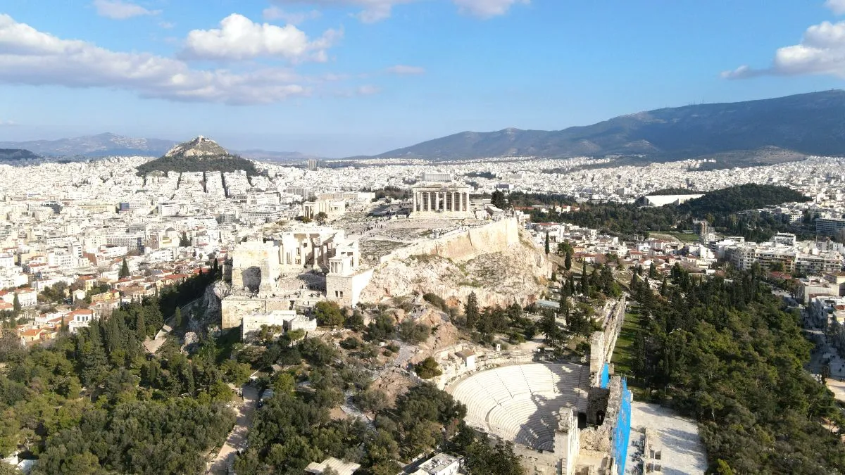 Περιήγηση στον «ιερό βράχο» των Αθηναίων - video