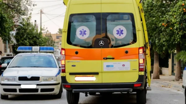 Θεσσαλονίκη: Δύο τραυματίες μετά από σύγκρουση ΙΧ με φορτηγό στη Σίνδο – Απεγκλώβισε τον έναν η Πυροσβεστική