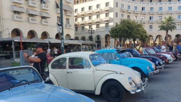 Τα θρυλικά «κατσαριδάκια» πλημμύρισαν την πλατεία Αριστοτέλους