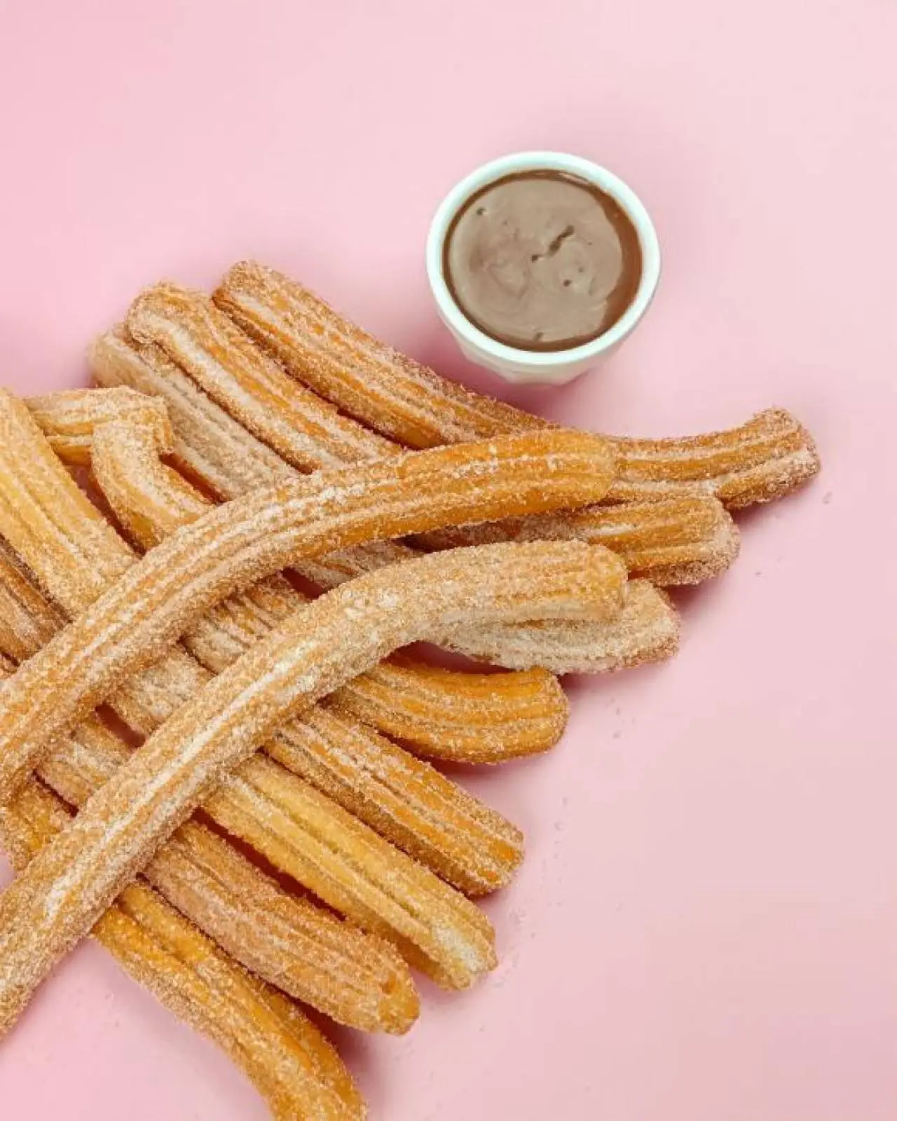 Ισπανικά churros με σάλτσα σοκολάτας