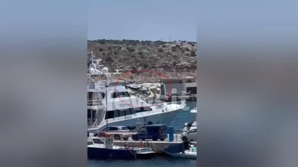 Μαρίνα Βουλιαγμένης: Νέο βίντεο από την πτώση του ελικοπτέρου – “Οι επιβαίνοντες ήταν σε άσχημη ψυχολογική κατάσταση, έκλαιγαν”