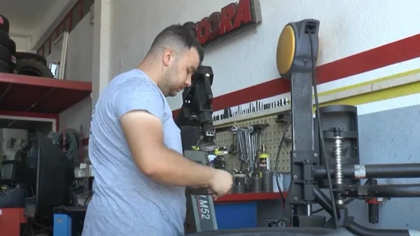 Ψηφιακό πελατολόγιο: Με απεργιακή κινητοποίηση απαντούν τα καταστήματα επισκευής οχημάτων - video