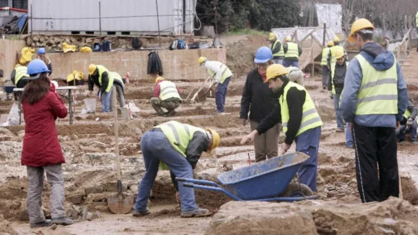 ΚΕΠΕΑ/ΓΣΕΕ: Πώς αμείβονται οι εργαζόμενοι του ιδιωτικού τομέα την ημέρα του Αγίου Πνεύματος