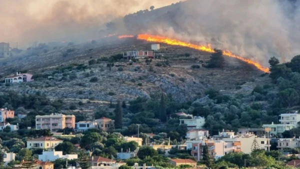 Συνεχίζεται η μάχη με τις φλόγες στη Χίο