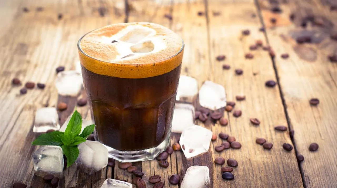 Πώς να φτιάξεις freddo espresso στο σπίτι σαν να τον πήρες απ’ έξω