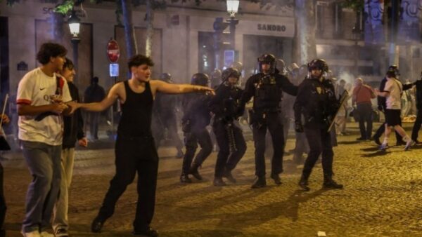 Τέσσερις καταδίκες και 62 δίκες σήμερα για τη βία στο Παρίσι