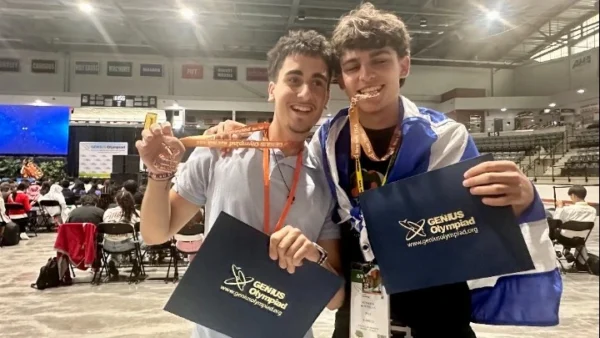 Genius Olympiad: Χάλκινο για δυο Θεσσαλονικείς μαθητές που “παράγουν” ενέργεια από τα απομεινάρια στο ...ταπεράκι της μαμάς και το κυλικείο του σχολείου