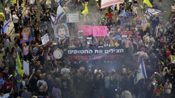 Χιλιάδες διαδηλωτές στο Ισραήλ ζητούν την απελευθέρωση των ομήρων έπειτα από 20 μήνες πολέμου