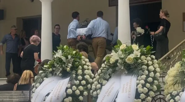 Δράμα: Το τελευταίο “αντίο” στον 61χρονο ορειβάτη που σκοτώθηκε μετά από επίθεση αρκούδας - video