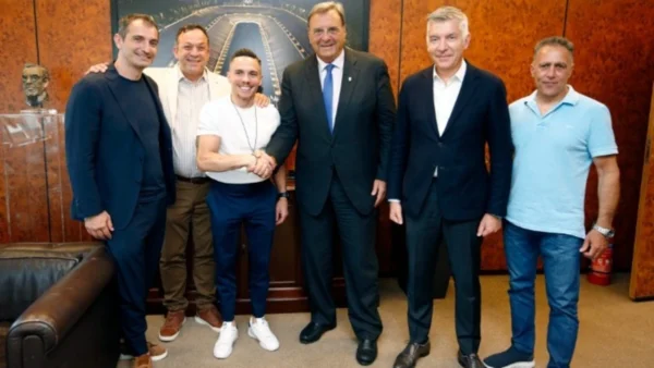 ΕΟΕ - Koύβελος σε Πετρούνια: «Είσαι πρότυπο για όλα τα παιδιά»