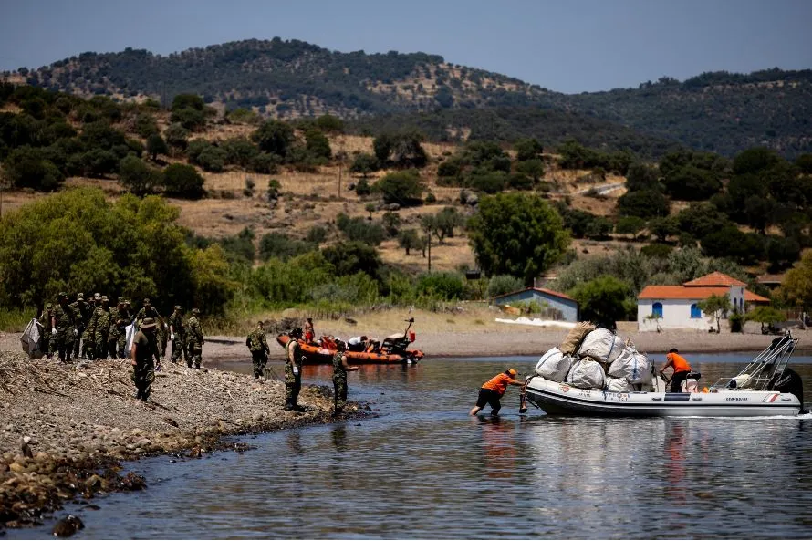 Εξίμισι τόνοι σκουπιδιών συγκεντρώθηκαν από τις ακτές της Λέσβου