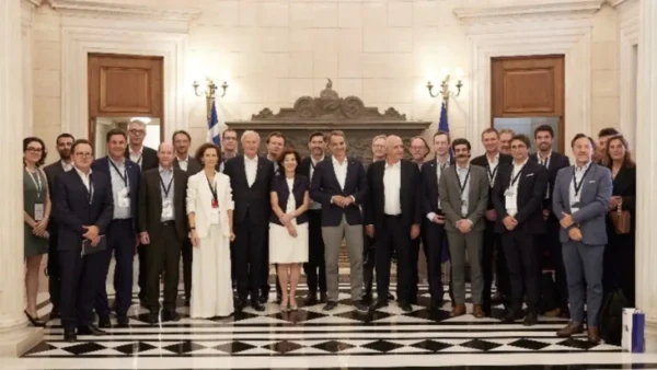 Συνάντηση του πρωθυπουργού με αντιπροσωπεία του MEDEF