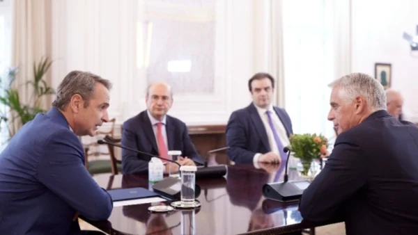 Μήνυμα εμπιστοσύνης στο μέλλον της Ελλάδας στέλνουν Alpha Bank και UniCredit