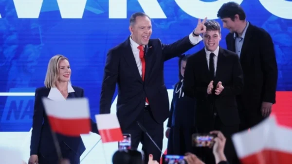 Προεδρικές εκλογές στην Πολωνία: Νικητής ο ευρωσκεπτικιστής Κάρολ Ναβρότσκι