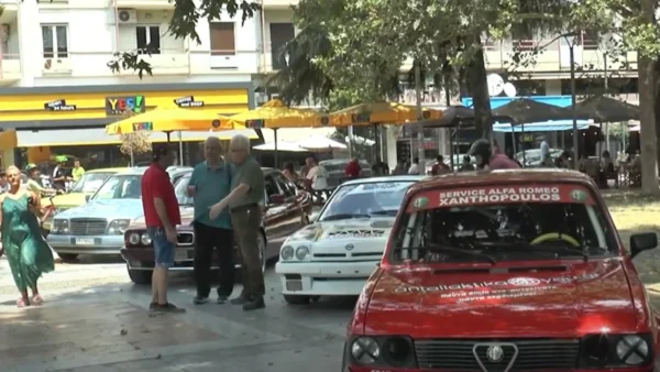 «Ταξίδι» στο χρόνο με αυτοκίνητα άλλης εποχής, έκαναν οι Σερραίοι - video