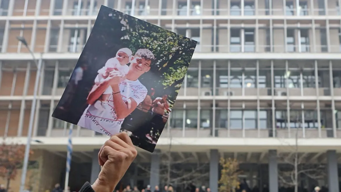 Θεσσαλονίκη: Φυλάκιση 3 ετών με αναστολή στον αστυνομικό για τον θάνατο του 16χρονου Κώστα Φραγκούλη