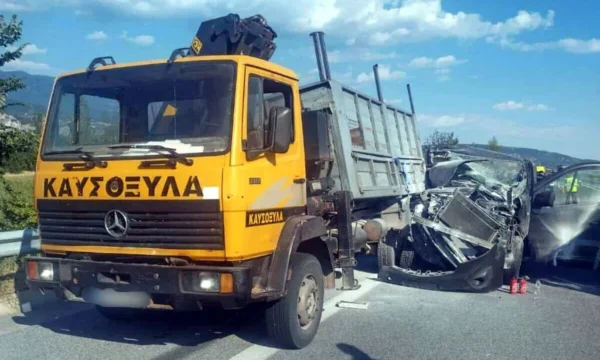 Τροχαίο στην Ε.Ο. Σερρών – Προμαχώνα: Τραυματισμένη απεγκλωβίστηκε γυναίκα, στο νοσοκομείο 7 άτομα