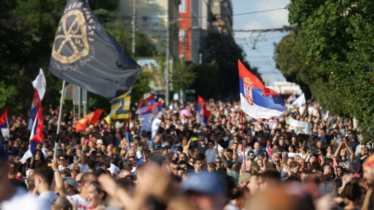 Σερβία: Επεισόδια έξω από το προεδρικό μέγαρο