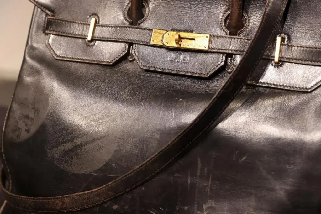 Η αυθεντική τσάντα Birkin, που άλλαξε την ιστορία της μόδας, πωλείται σε δημοπρασία