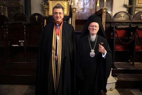 Άρχοντας του Οικουμενικού Πατριαρχείου αναγορεύτηκε ο Απόστολος Τζιτζικώστας στο Φανάρι