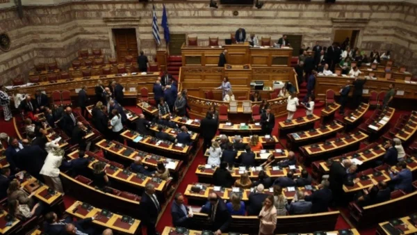 Με 154 ψήφους πέρασε η πρόταση της ΚΟ της ΝΔ για παραπομπή του Κ. Καραμανλή
