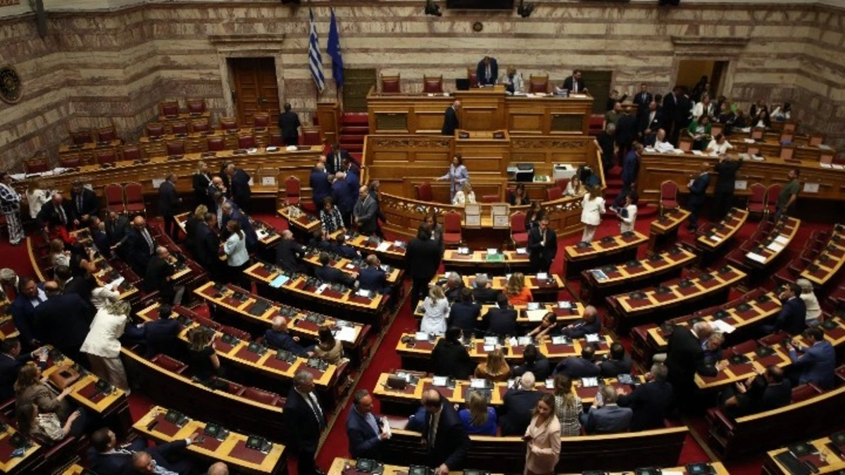 Με 154 ψήφους πέρασε η πρόταση της ΚΟ της ΝΔ για παραπομπή του Κ. Καραμανλή