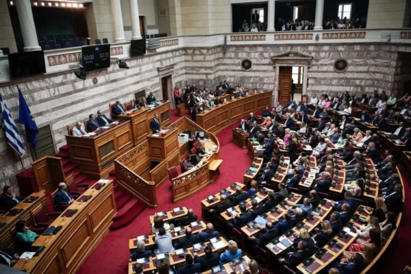 Βουλή: Στην ολομέλεια το νομοσχέδιο για την «Ενίσχυση της δημοσιότητας και της διαφάνειας στον έντυπο και ηλεκτρονικό τύπο»