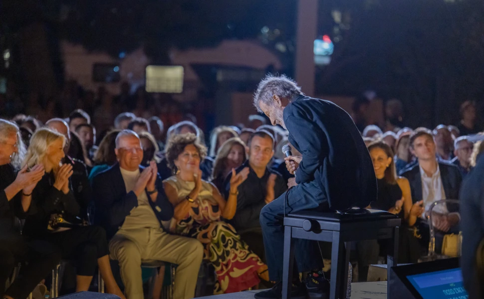 Το «Ταξίδι στο Φως» του Σταύρου Ξαρχάκου συνεχίζεται και το φετινό καλοκαίρι με την υποστήριξη της METLEN