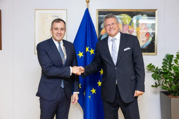 Συνάντηση ΥΦΥΠΕΞ Χατζηβασιλείου με τον Επίτροπο Εμπορίου της ΕΕ κ. Maroš Šefčovič στις Βρυξέλλες