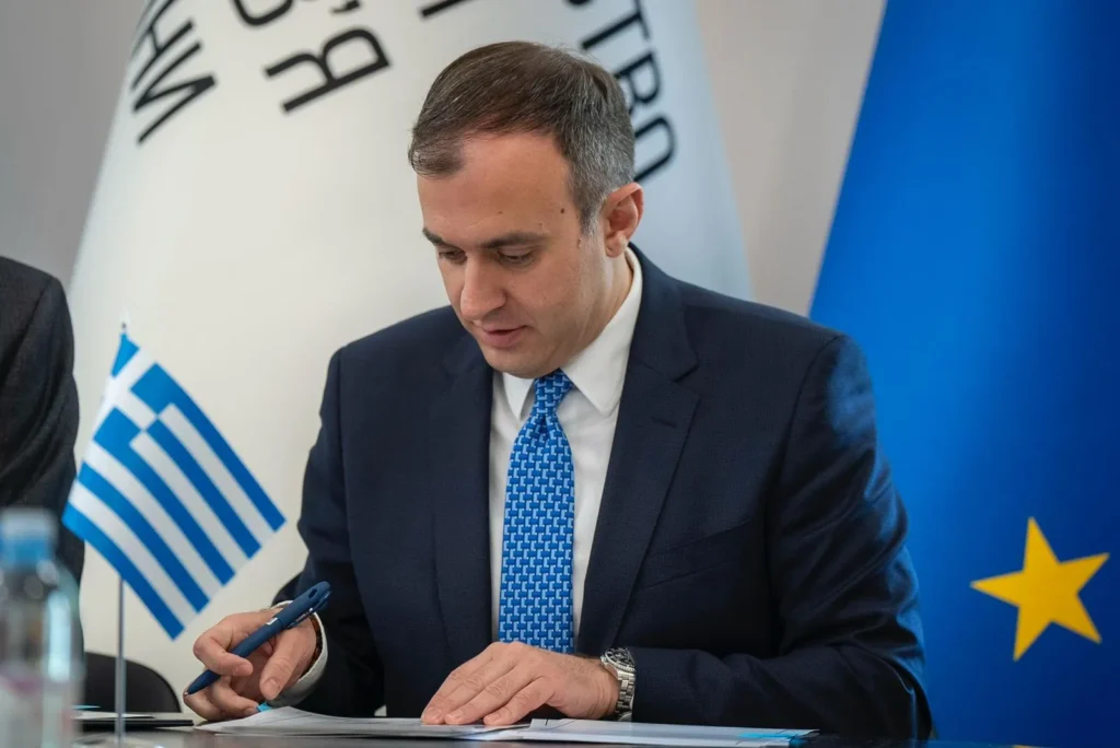 ΥΦΥΠΕΞ Χατζηβασιλείου στο Κίεβο: Υπέγραψε Μνημόνιο Συνεργασίας Ελλάδας - Ουκρανίας στον τομέα της Υγείας 2 ΥΦΥΠΕΞ Χατζηβασιλείου στο Κίεβο: Υπέγραψε Μνημόνιο Συνεργασίας Ελλάδας - Ουκρανίας στον τομέα της Υγείας