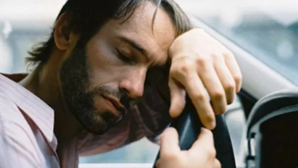 Ύπνος στο τιμόνι: Τι να κάνετε για να αποφύγετε την δολοφονική παγίδα