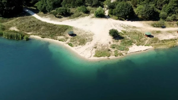 Ζαραβίνα: Η πιο ορεινή παραλία της Ελλάδας - video