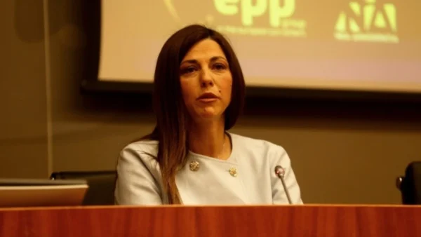 Σ. Ζαχαράκη: Η ΤΝ, εργαλείο για μία εκπαίδευση που δε διαιρεί, ούτε αποκλείει