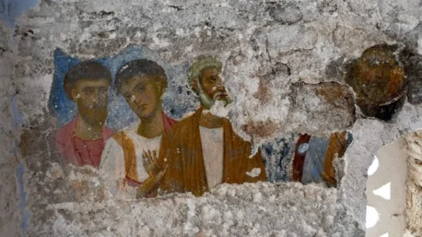 Άθικτες τοιχογραφίες βρέθηκαν κάτω από τους λευκούς τοίχους του ναού του Αγίου Νικολάου