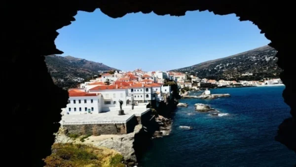 «Βασίλισσα του Αιγαίου» η Άνδρος, σύμφωνα με το Low Season Traveller