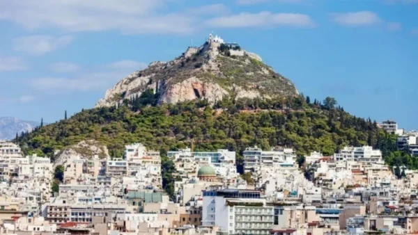 Δήμος Αθηναίων: Κλείνει ο Λυκαβηττός από τα μεσάνυχτα λόγω πολύ υψηλού κινδύνου πυρκαγιάς