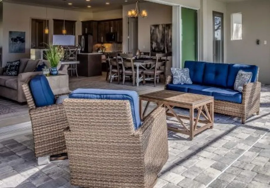 Ζήστε το καλοκαίρι μέσα και έξω: Ιδέες για ένα θερινό καθιστικό