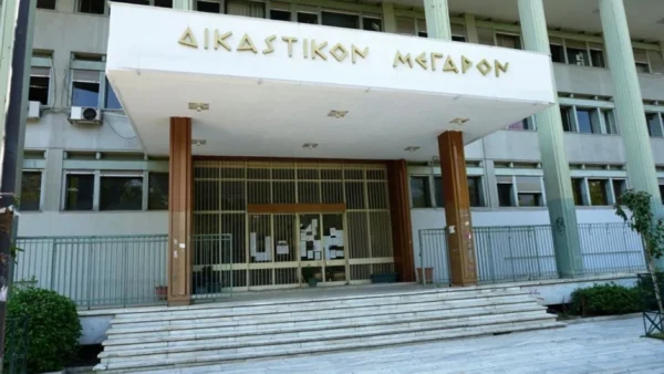 Λάρισα: Σε εξέλιξη η δίκη του καρδιοχειρουργού για το “φακελάκι”