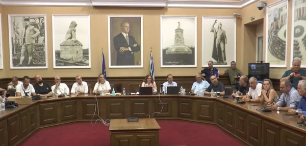 Σέρρες: Έκτακτο Δημοτικό Συμβούλιο - Παρωδία - Οργανωμένη Οχλοκρατία και δημαγωγία - video