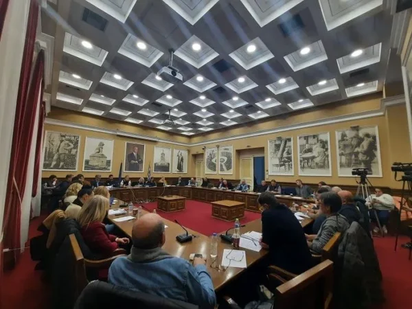 Ζωντανά στο κανάλι του Δήμου Σερρών η συνεδρίαση του Δημοτικού Συμβουλίου για τη δημιουργία κλειστής δομής μεταναστών