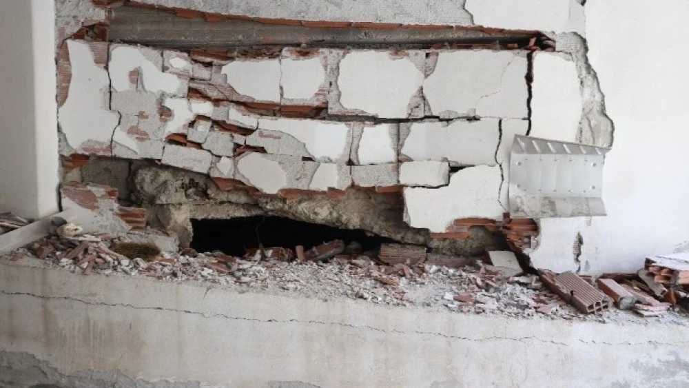 Θεσσαλονίκη: 3 κιλά εκρηκτικής ύλης στην ισχυρή έκρηξη, οι πρώτες μαρτυρίες - Δείτε φωτογραφίες