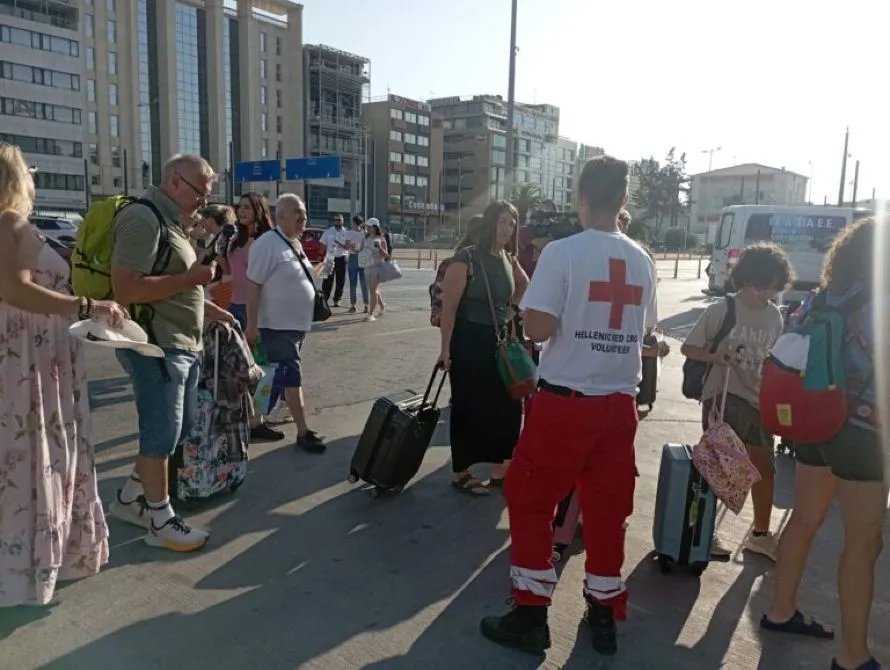 Ο Ελληνικός Ερυθρός Σταυρός διοργανώνει δράση ενημέρωσης των εκδρομέων για την ασφαλή κολύμβηση και την προστασία από τον καύσωνα 2 Ο Ελληνικός Ερυθρός Σταυρός διοργανώνει δράση ενημέρωσης των εκδρομέων για την ασφαλή κολύμβηση και την προστασία από τον καύσωνα