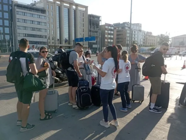 Ο Ελληνικός Ερυθρός Σταυρός διοργανώνει δράση ενημέρωσης των εκδρομέων για την ασφαλή κολύμβηση και την προστασία από τον καύσωνα