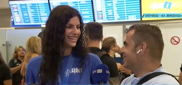 H Ελλάδα υποδέχτηκε τα «χρυσά» κορίτσια της εθνικής πόλο – Δείτε τι είπαν