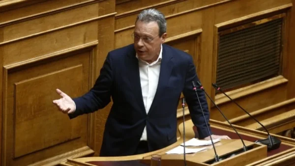 Σ. Φάμελλος: «Εκβιαζόμενος και ηττημένος ο πρωθυπουργός γιατί δεν μπορεί να αντέξει τις απειλές μέσα στην ΚΟ του»